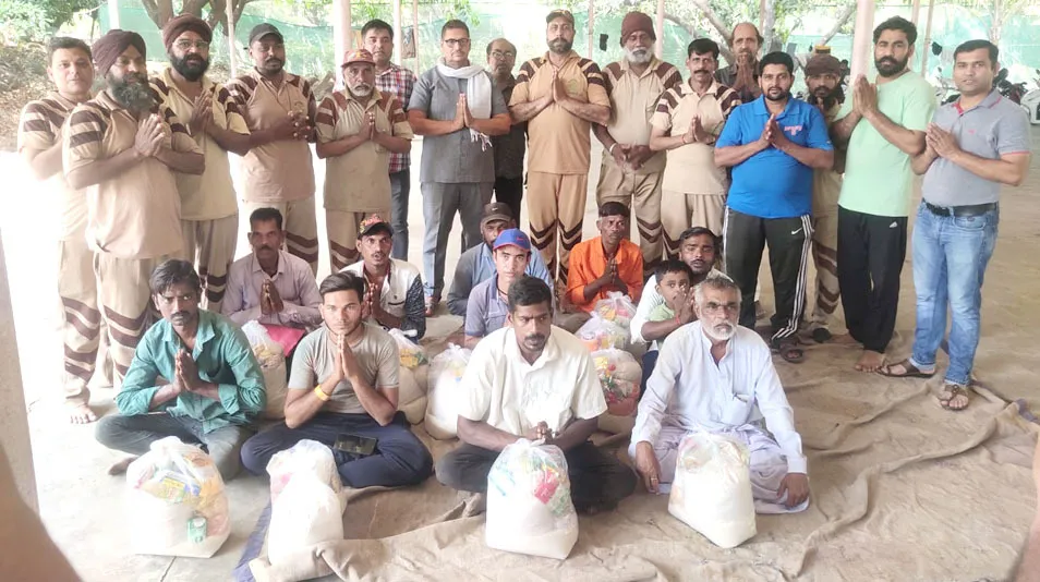 मुंबई और पुणे ब्लॉकों ने 29 अति जरूरतमंद परिवारों को बांटा राशन