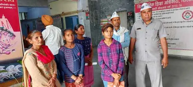 मॉडल स्कूलों में एडमिशन फीस लेने पर अभिभावक जता रहे एतराज