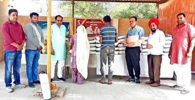 ब्लॉक मलोट ने 46 जरूरतमंद परिवारों को वितरित किया राशन