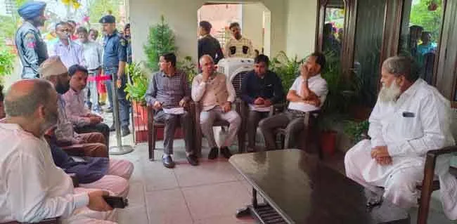 केरल से आए सैनिक पिता ने विज लगाई फरियाद