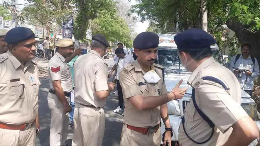 रोहतक: दिनदहाड़े कैश वैन के सुरक्षाकर्मी को गोली मारकर लूटे 2.62 करोड़ रुपये