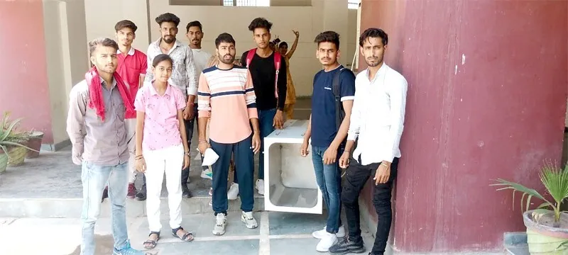 राजकीय महाविद्यालय के वाटर कूलर में मिली मरी हुई छिपकली,  एक छात्र हुआ बीमार