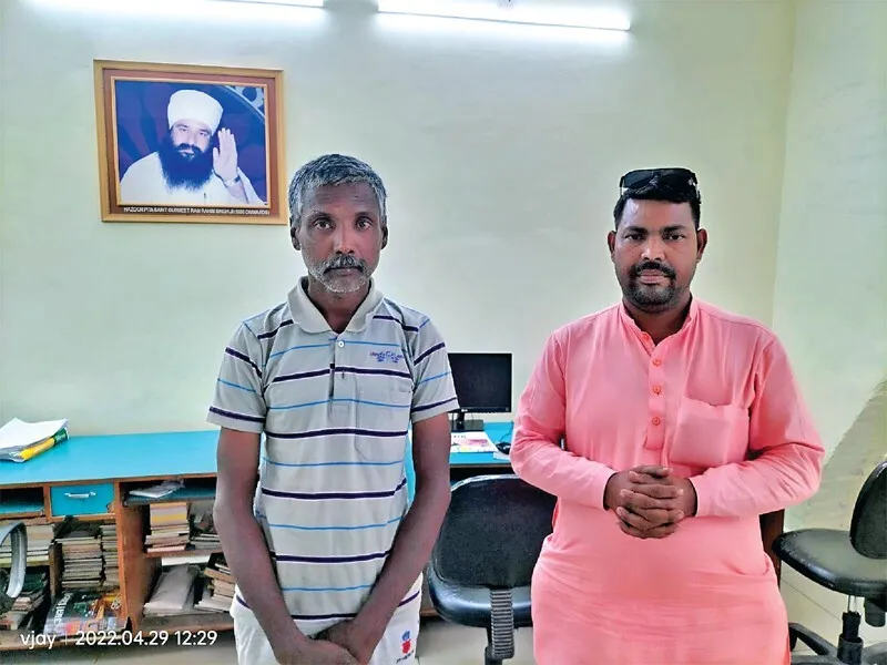 घायल अवस्था में दर्द से तड़प रहे व्यक्ति के लिए फरिश्ता बना डेरा अनुयायी