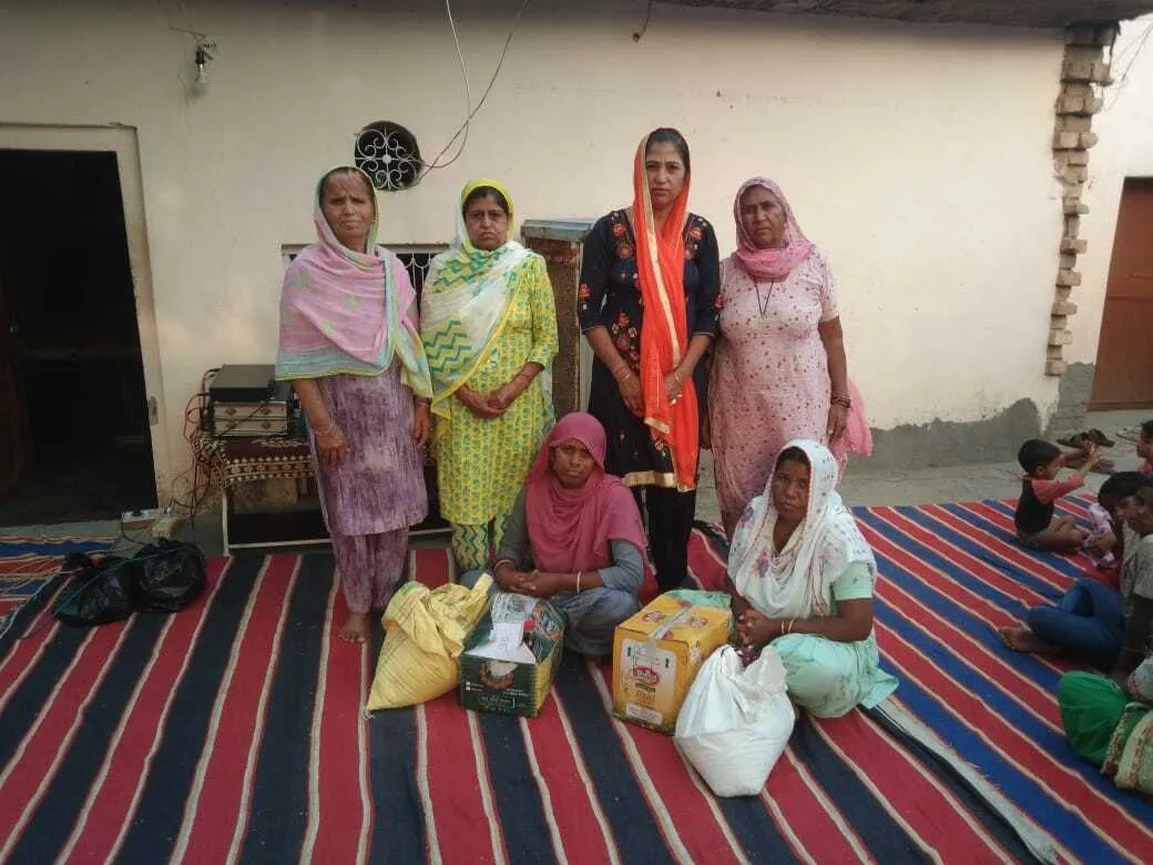 पावन स्थापना माह के उपलक्ष में जरूरतमंद परिवारों को बांटा राशन