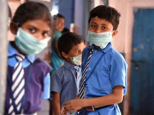 अब बच्चों पर वर्दी खरीदने का दबाव नहीं बना सकेंगे स्कूल