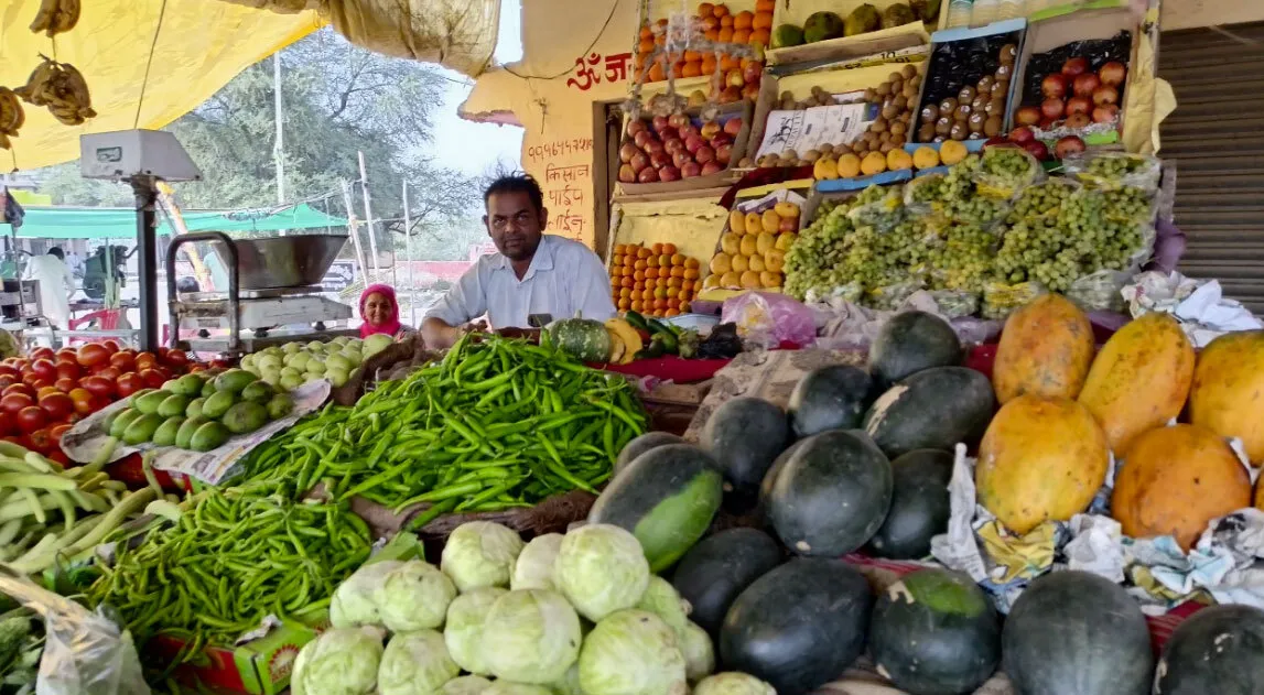 महंगाई ने बिगाड़ा रसोई का स्वाद, नीम्बू पहुंचा 300 और टिंडे 100 रुपए किलो