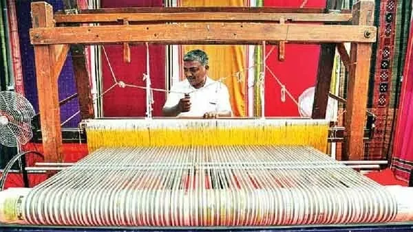 खादी ने किया एक लाख करोड़ रुपये का कारोबार