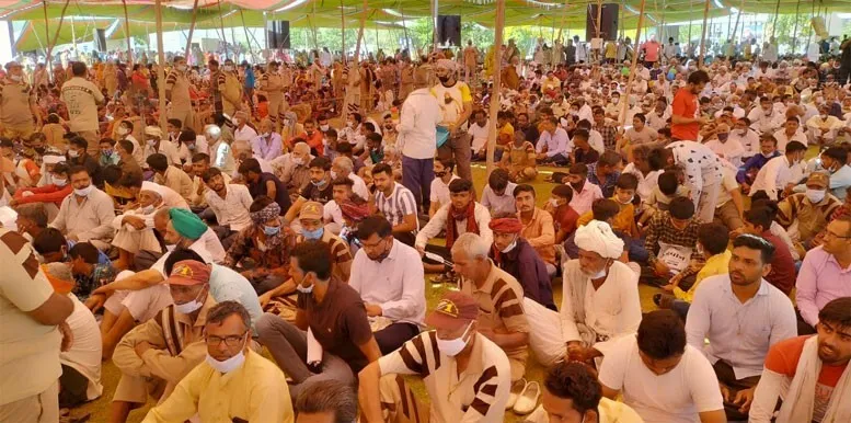 LIVE: गुजरात के गांधी नगर में उमड़ा साध-संगत का सैलाब
