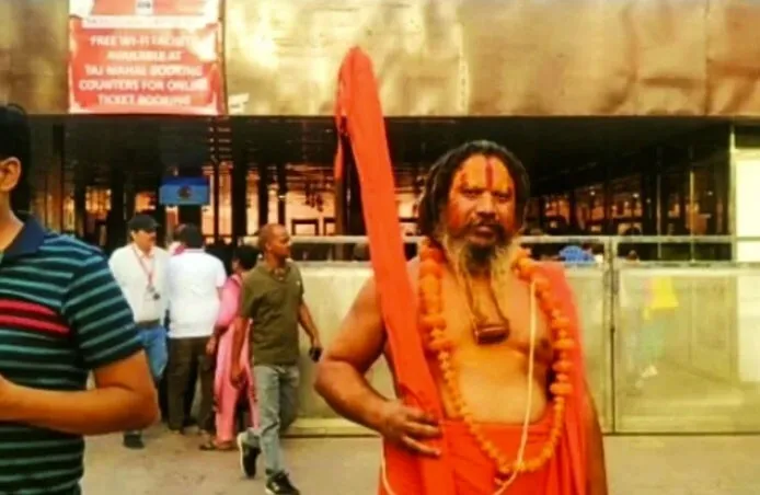 अयोध्या के संत को ताजमहल में प्रवेश से रोका