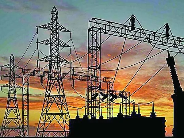 किसान बोले: नहरों में पानी नहीं और ऊपर से बिजली के कट कर रहे परेशान