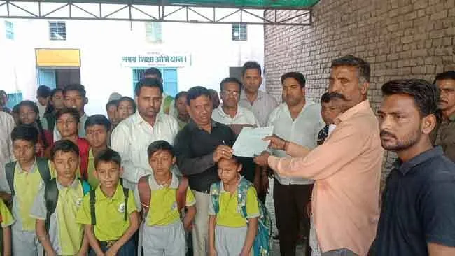 नियम 134ए के तहत शिक्षा ग्रहण कर रहे बच्चों को सतलुज स्कूल ने निकाला बाहर, रोषित अभिभावकों ने सौंपा ज्ञापन