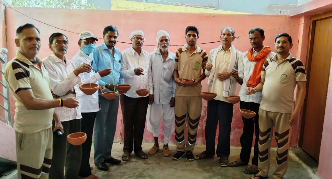 मध्यप्रदेश की साध-संगत ने जरूरतमंद परिवारों को राशन व कपड़े किए वितरित