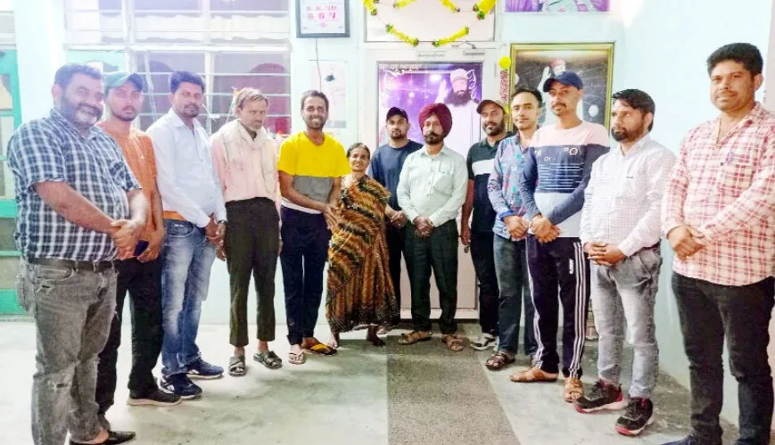 मन्दबुद्धि युवक को डेरा श्रद्धालुओं ने परिवार से मिलवाया