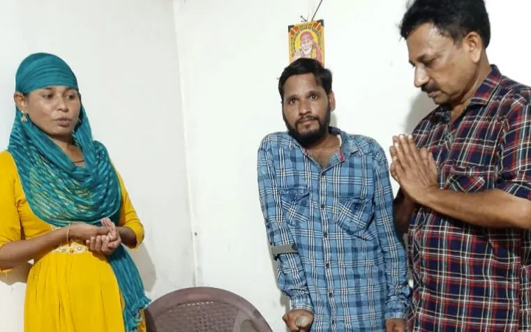 कर्नाटक: भूतपूर्व सैनिक अनिल पुजारे इन्सां और अस्तमी इन्सां ने जरूरतमंद परिवारों को राशन दिया