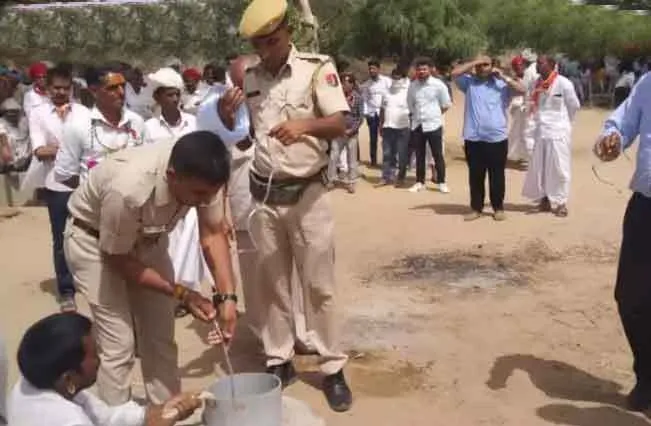 250 फीट के बोरवेल में गिरा 12 वर्ष का मासूम, दसी जुगाड़ से 15 मिनट में निकाला बाहर