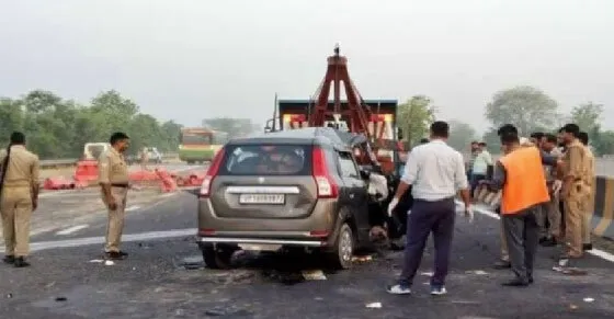 दुखद : यमुना एक्सप्रेस-वे पर भीषण हादसा,परिवार के 7 लोगों की दर्दनाक मौत