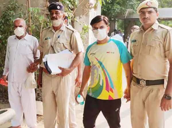 ईडी, सीबीआई के अधिकारी बताकर पूर्व सीनियर डिप्टी मेयर को ठगने वाले धरे