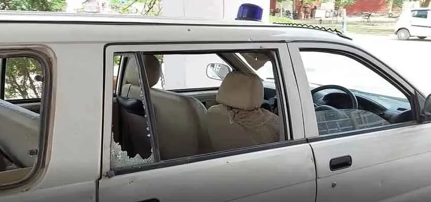 रेड मारने गई पुलिस पार्टी पर हमला