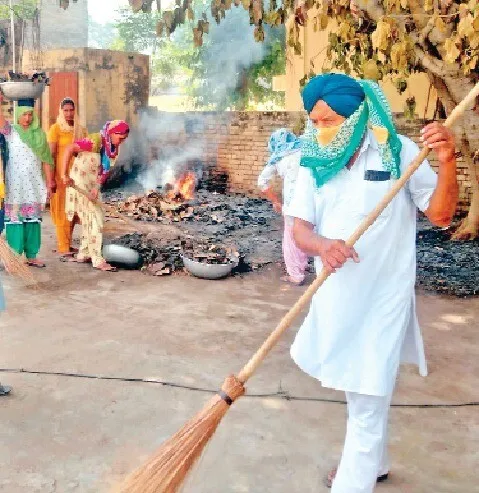 डेरा श्रद्धालुओं ने गांव रौंता के सरकारी अस्पताल में चलाया सफाई अभियान