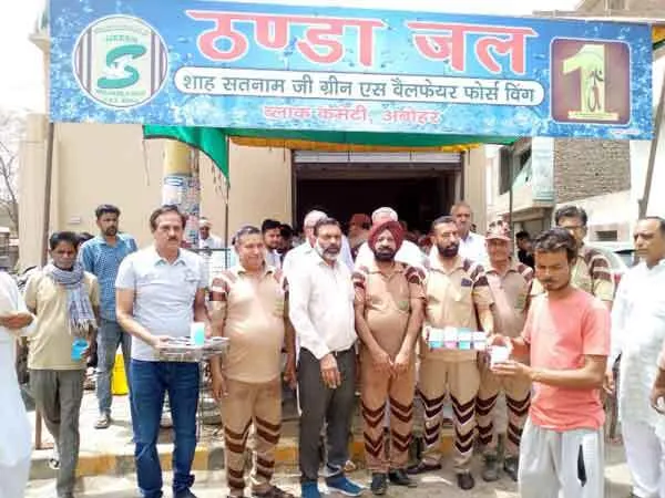 डेरा श्रद्धालुओं ने लगाई ठंडे जल की छबील