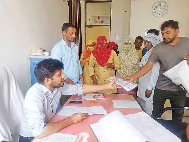 कहा, बार-बार मिल रहे हैं नोटिस, नहीं मिला अभी तक कोई मुआवजा