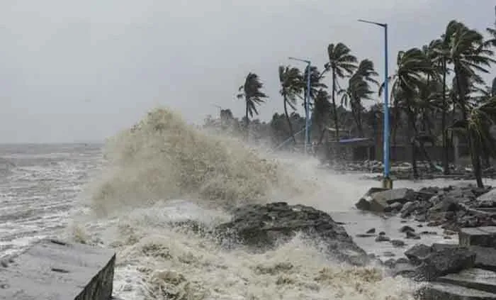 तटीय आंध्र प्रदेश में तूफान ‘असानी’ कमजोर पड़ा