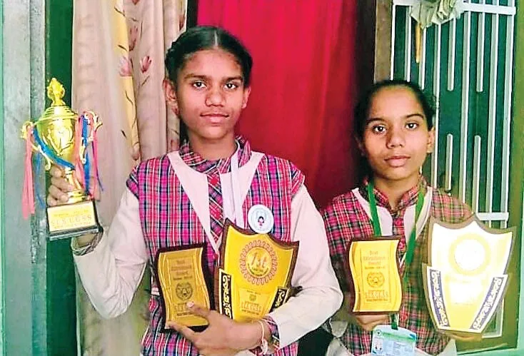खुशी: सुनाम की दो इन्सां बेटियां स्कूल में अव्वल, माता-पिता का नाम किया रौशन