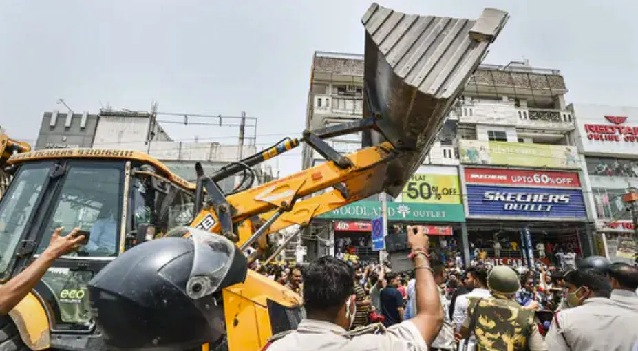 कार्रवाई: दिल्ली में दौड़ा ‘बुलडोजर’, हटेगा एक-एक अतिक्रमण, मंगोलपुरी में भारी पुलिस तैनात