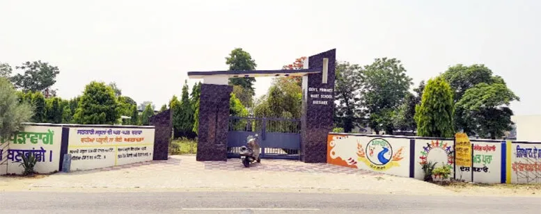 प्रॉइवेटों को मात दे रहा ‘बासीअरक’ का सरकारी स्कूल