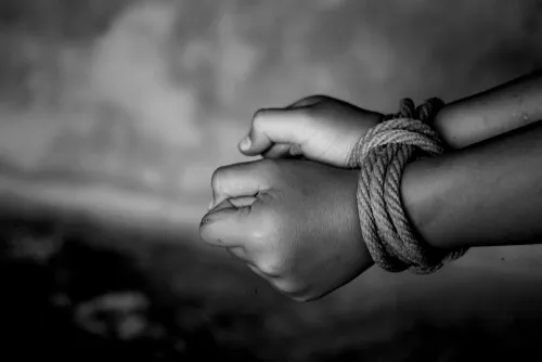 फीस न देने पर स्कूल ने बच्चों और अभिभावकों को बनाया बंधक, मुकदमा दर्ज