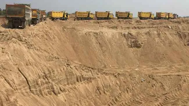 जमीन पर खनन की रायल्टी वसूलने की तैयारी