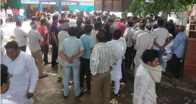 लिफ्ट न देने पर पुत्र से झगड़ा, उलाहना देने गए पिता की चाकू मारकर हत्या