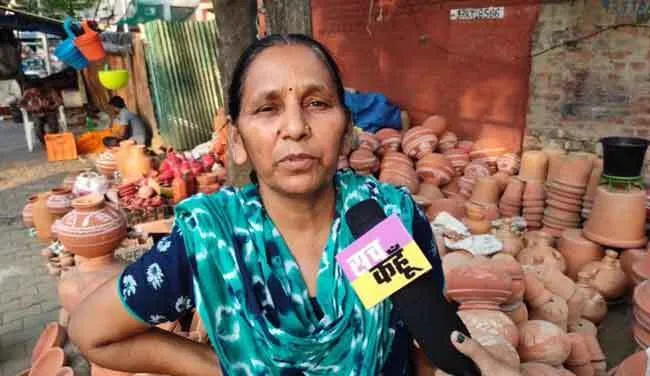 झुलसा देने वाली भीषण गर्मी के बीच चंडीगढ़ वासियों को खूब भा रहा मटके का पानी