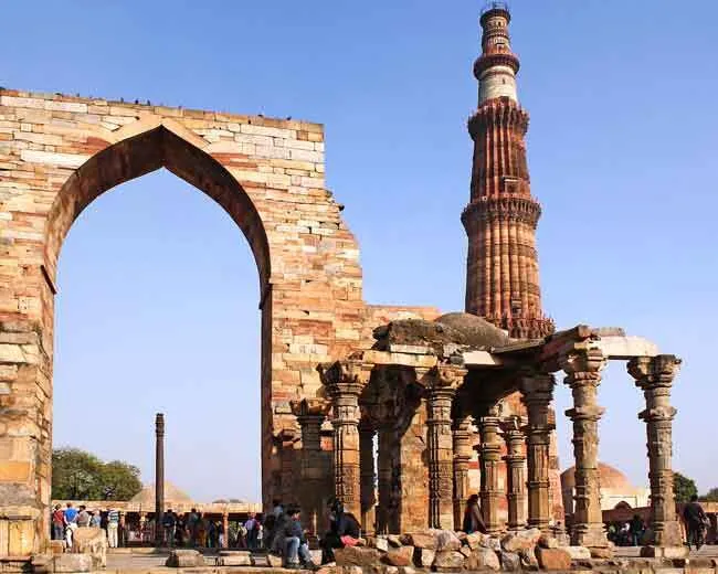 कुतुब मीनार परिसर में हनुमान चालीस पढ़ने जा रहे 30-40 हिन्दूवादी हिरासत में