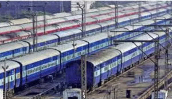 रेलवे ने एक झटके में नौकरी से निकाला 19 बड़े अफसरों को