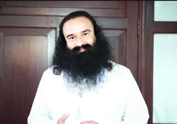 जब दर्शन देकर पूज्य पिता जी ने फरमाया-बता हम नजदीक हैं या दूर…