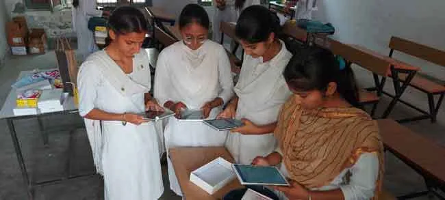 सरसा के सात एजुकेशन ब्लॉक में हुआ टैबलेट वितरण कार्यक्रम