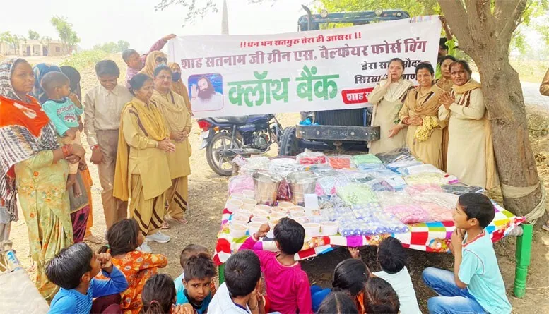 श्रद्धालुओं ने जरूरतमंदों को खाना खिला मनाया जन्मदिन