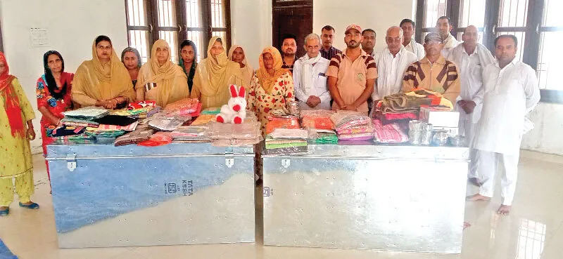 पहले मकान बनाया, फिर बेटियों के पीले किये हाथ