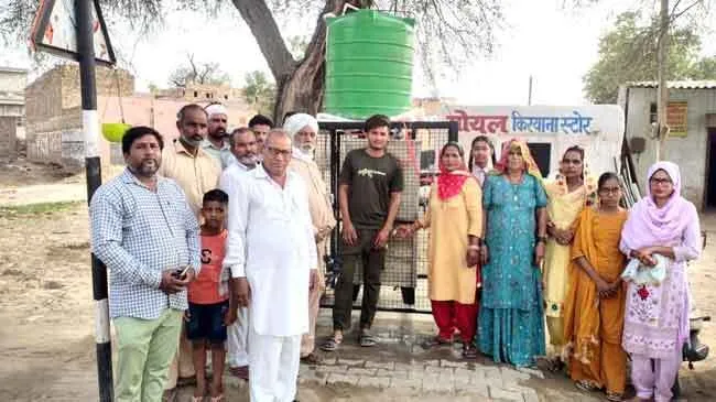 साध-संगत ने गांव के बस स्टैंड पर लगवाया वाटर कूलर