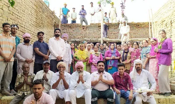 ब्लॉक मलोट की साध-संगत ने खुले आसमान नीचे रहने वाले परिवार का मिटाया फिक्र