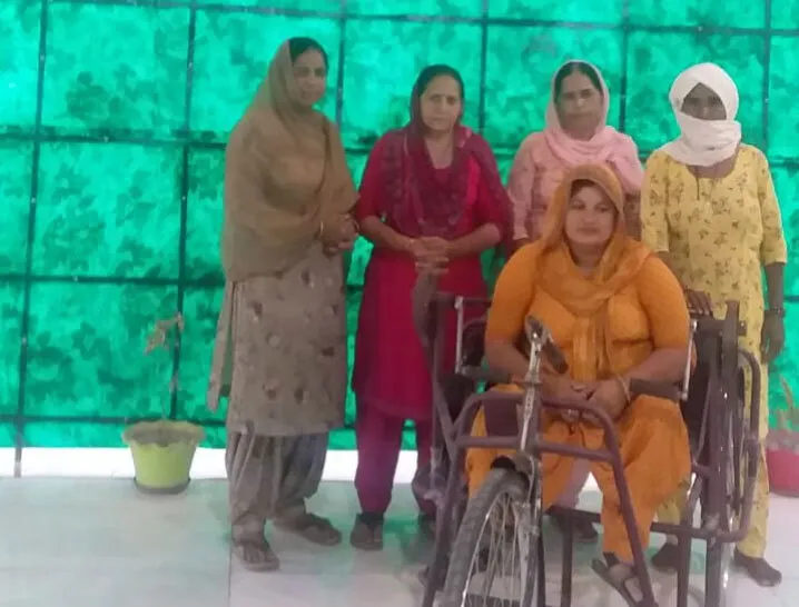 साथी मुहिम के तहत दी ट्राई साइकिल