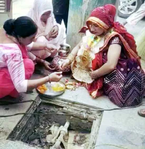 बेटी के जन्म पर किया कुंआ पूजन