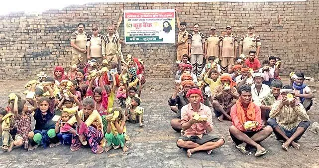 साध-संगत ने जरूरतमंदों की मदद कर मनाया फादर्स डे