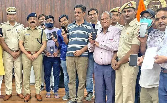 गुरुग्राम पुलिस ने ढूंढे 42 लाख रुपये कीमत के गुम हुए 210 मोबाइल