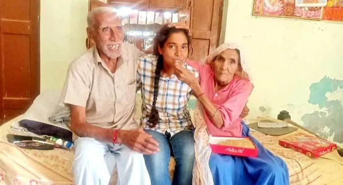 बेटी मनीषा बनी फ्लाइंग आफिसर
