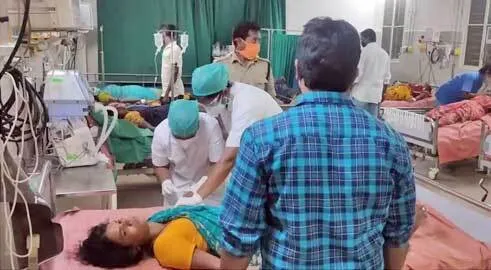आंध्र प्रदेश में अमोनिया गैस रिसाव से महिलाओं समेत 50 कर्मचारी बीमार