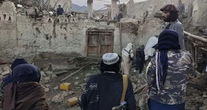 मनुष्य व प्रकृति का आपसी संबंध