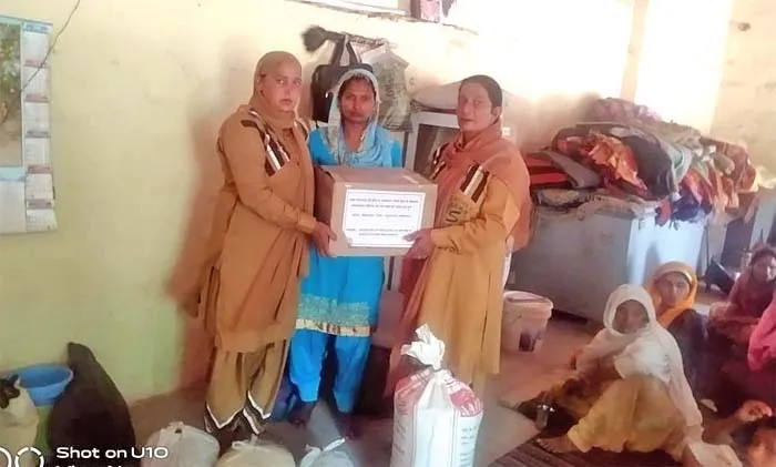 नामचर्चा में गाया गुरूयश, जरूरतमंद को दिया राशन