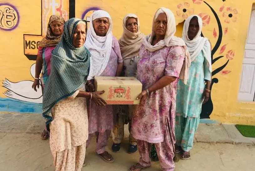 डेढ़ वर्ष से बुजुर्ग दंपति की मद्द कर रही गदराना की साध-संगत